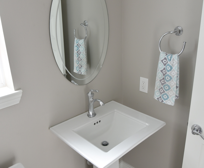 5 Tips To Avoid A Cramped Up Feel In A Small Bathroom
